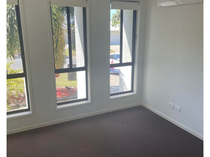 2/6 Lyam Place, Eimeo QLD 4740
