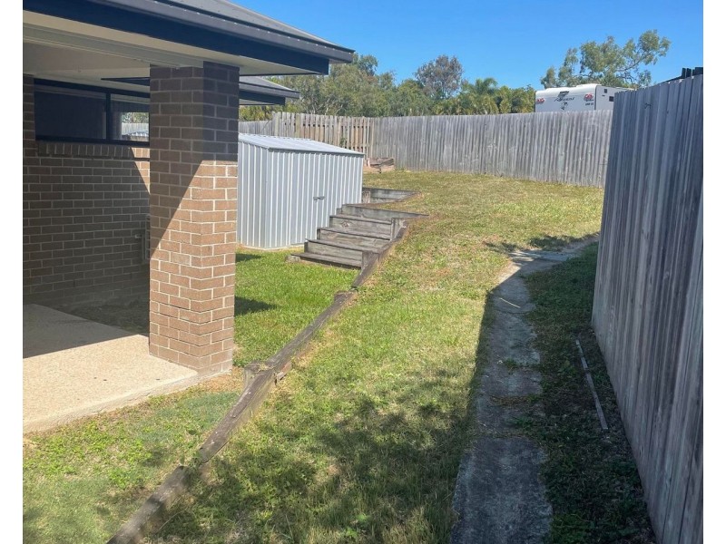 2/6 Lyam Place, Eimeo QLD 4740