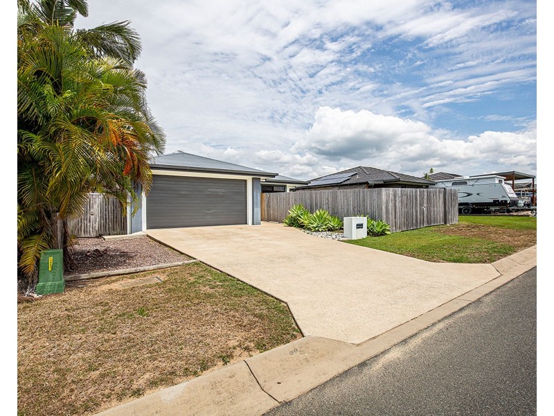 42 Hangan Street, Bucasia QLD 4750