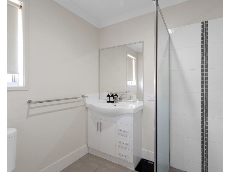 4 Montgomery street, Rural View QLD 4740