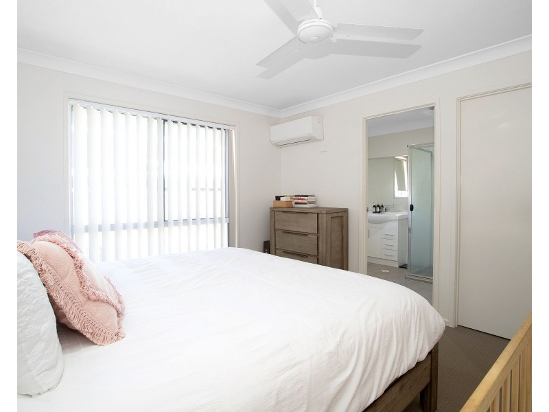 4 Montgomery street, Rural View QLD 4740