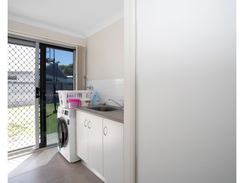 4 Montgomery street, Rural View QLD 4740