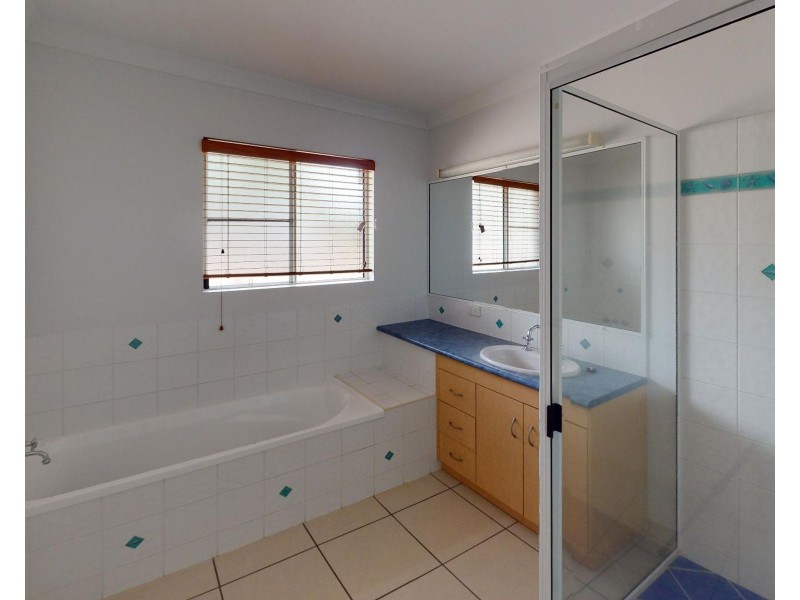 136 Waverley Street, Bucasia QLD 4750
