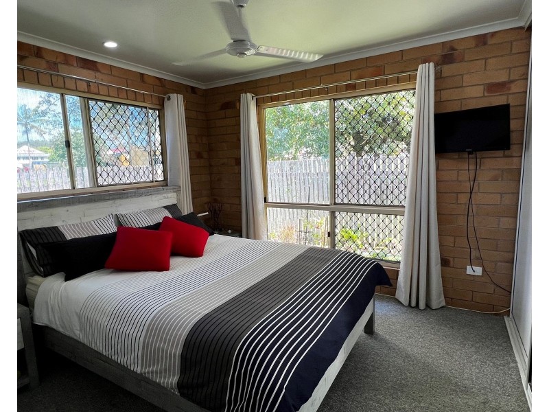 4/12 East Street, Sarina QLD 4737