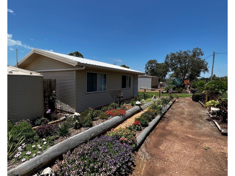 4 Arthur Street, St Lawrence QLD 4707
