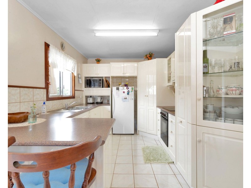 27 Finch Street, Slade Point QLD 4740