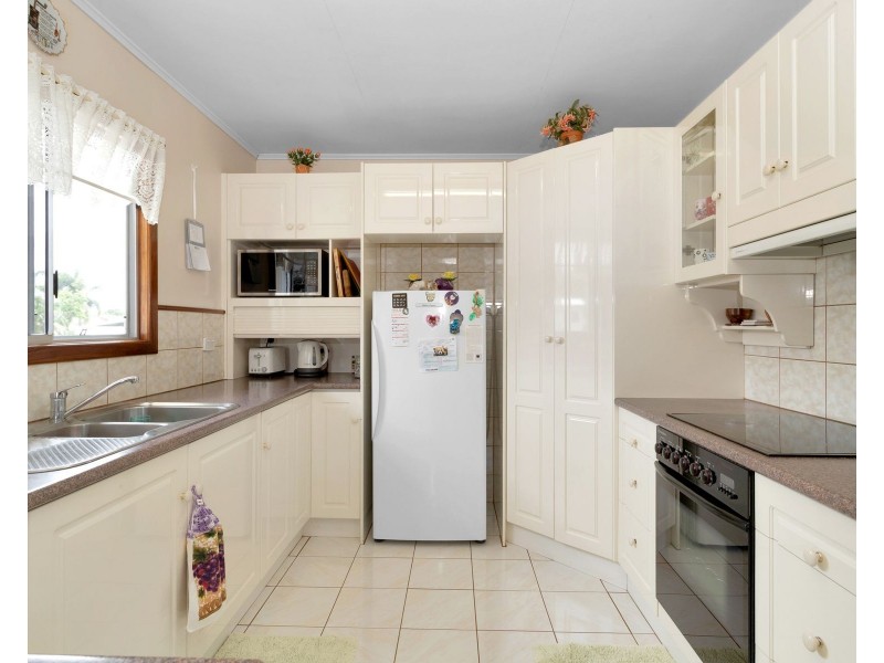 27 Finch Street, Slade Point QLD 4740