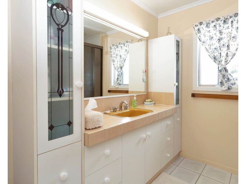 27 Finch Street, Slade Point QLD 4740