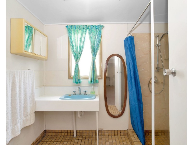 27 Finch Street, Slade Point QLD 4740