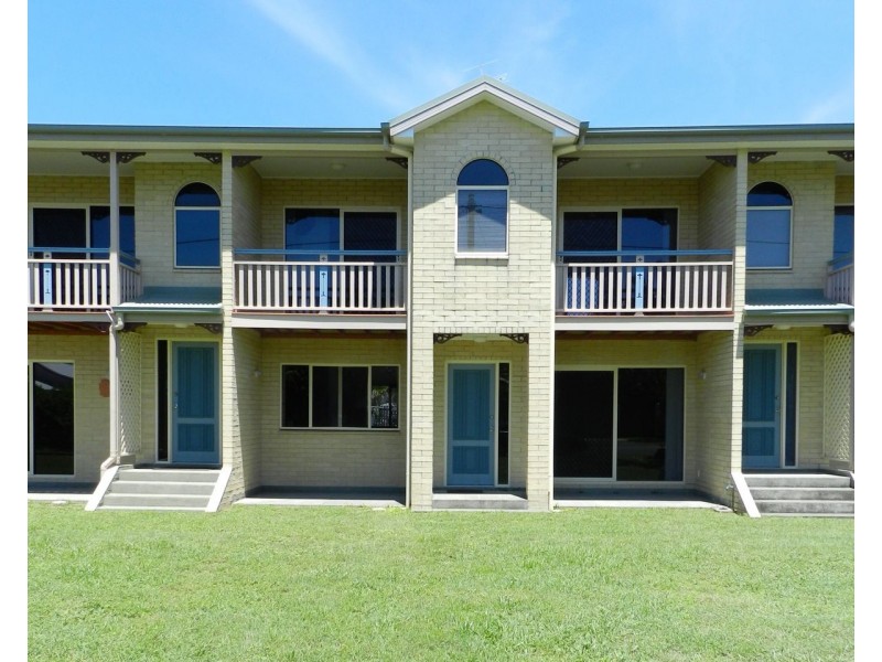 3/43-45 Owen Jenkins Drive, Sarina Beach QLD 4737