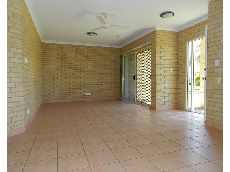 3/43-45 Owen Jenkins Drive, Sarina Beach QLD 4737
