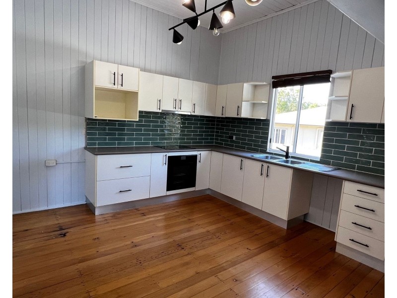 63 Range Road, Sarina QLD 4737