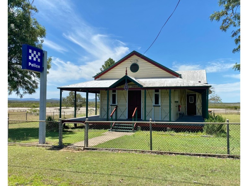 8 Waverley Street, St Lawrence QLD 4707