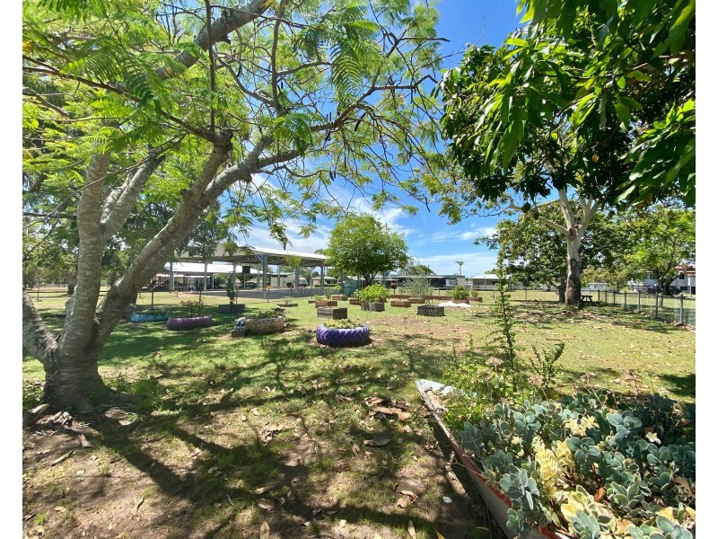 8 Waverley Street, St Lawrence QLD 4707