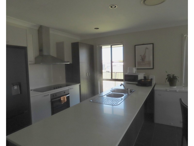 3 Highcrest Court, Bucasia QLD 4750