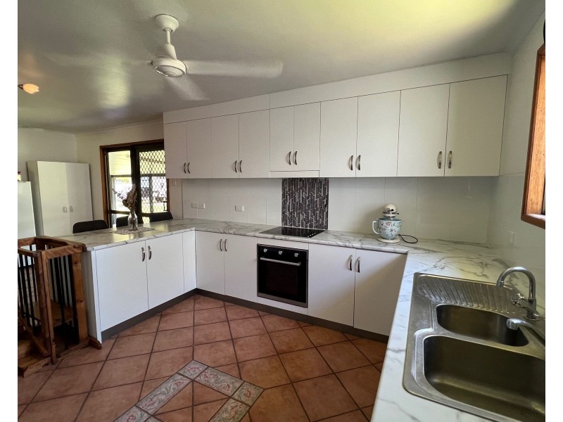 8 Huntly Road, Sarina QLD 4737