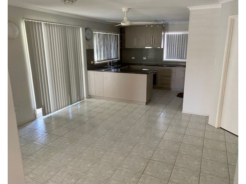 16 Caledonian Drive, Beaconsfield QLD 4740