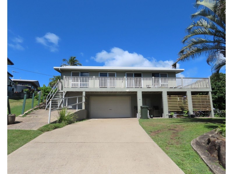 2/19 Crichton Street, Sarina Beach QLD 4737