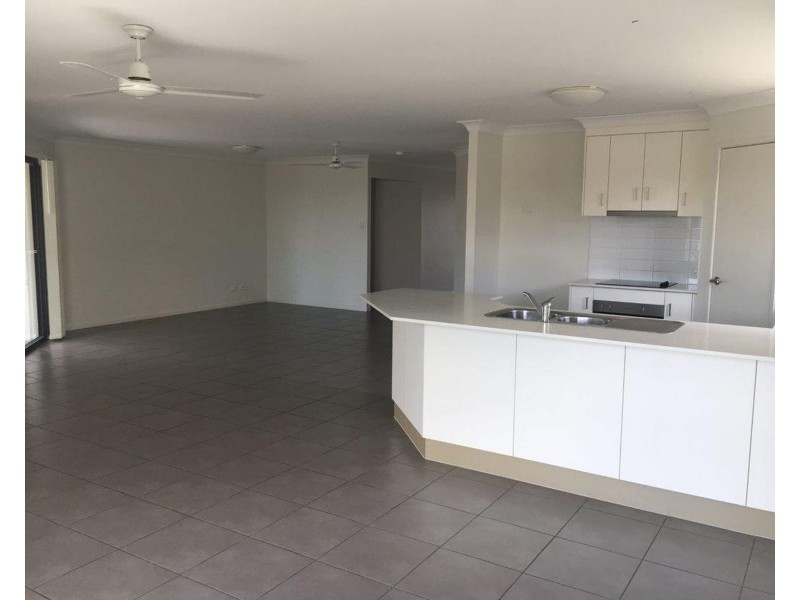 52 Dickens Avenue, Ooralea QLD 4740