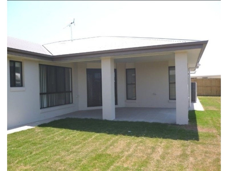 52 Dickens Avenue, Ooralea QLD 4740