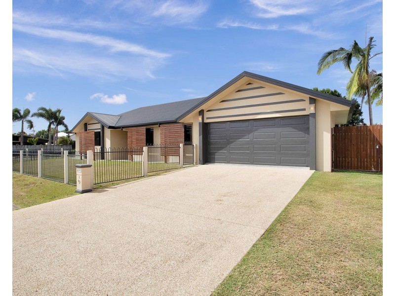 2 Bilgola Place, Blacks Beach QLD 4740