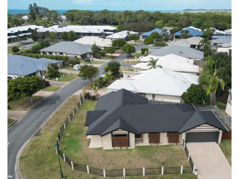 2 Bilgola Place, Blacks Beach QLD 4740