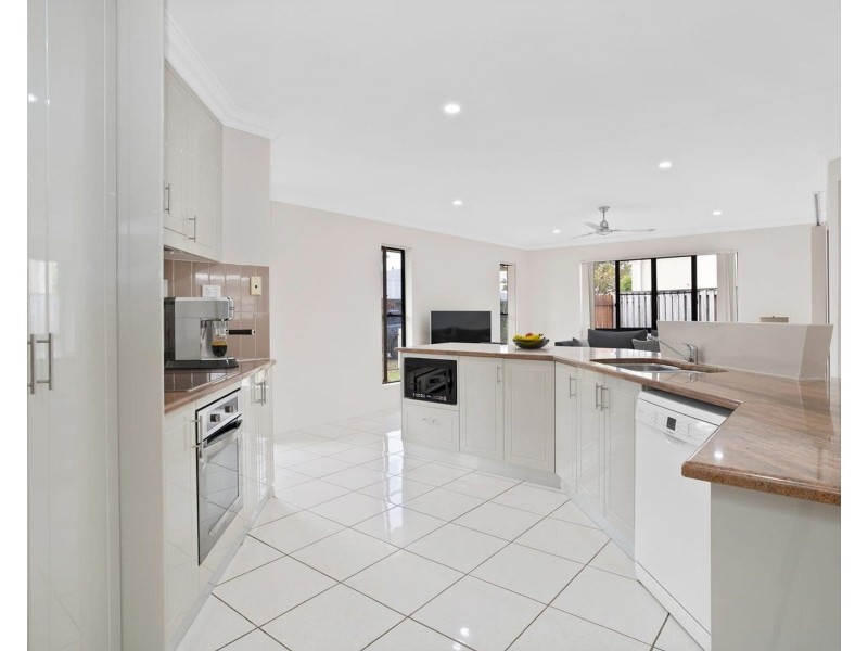 2 Bilgola Place, Blacks Beach QLD 4740