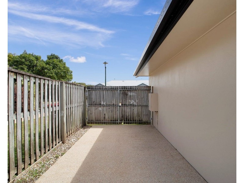 2 Bilgola Place, Blacks Beach QLD 4740