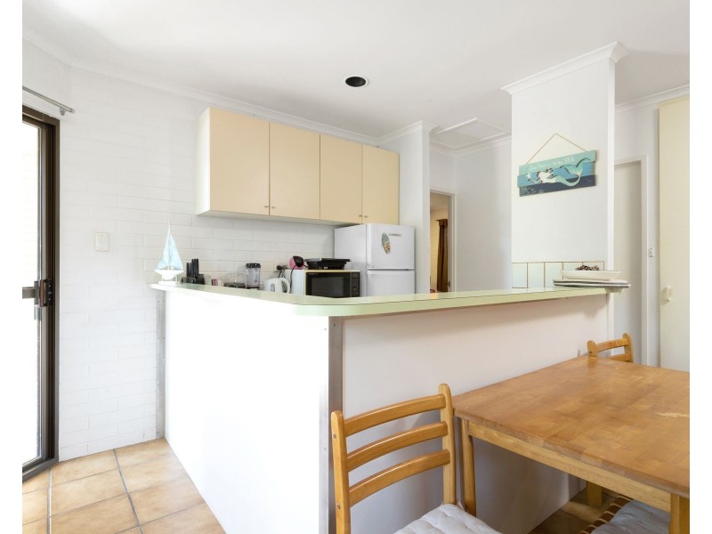 4/4 Symons Avenue, Bucasia QLD 4750