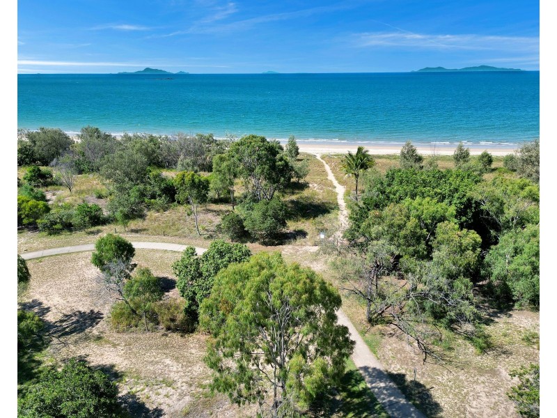 4/4 Symons Avenue, Bucasia QLD 4750