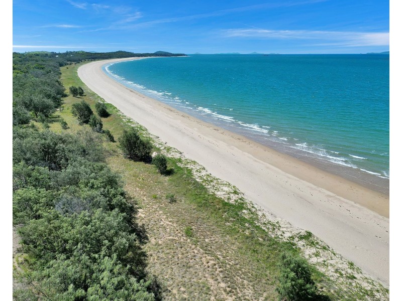 4/4 Symons Avenue, Bucasia QLD 4750