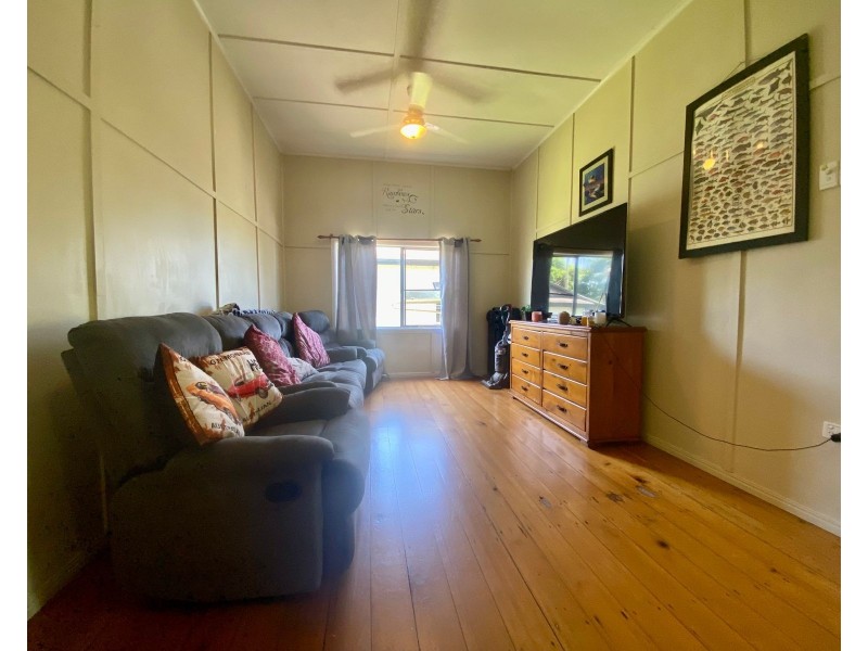 8 Venton Street, Sarina QLD 4737