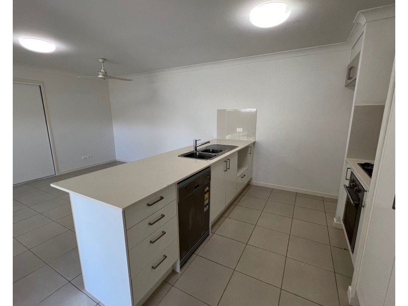 1/7 Swan Street, Armstrong Beach QLD 4737
