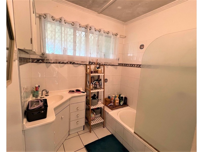 34 Atherton Street, Sarina QLD 4737