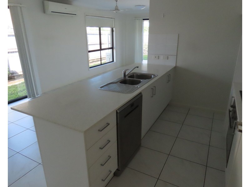 2/47 Superior Boulevard, Andergrove QLD 4740