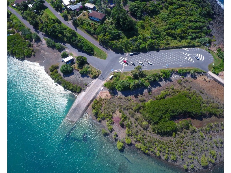 4 Sunset Drive, Sarina Beach QLD 4737