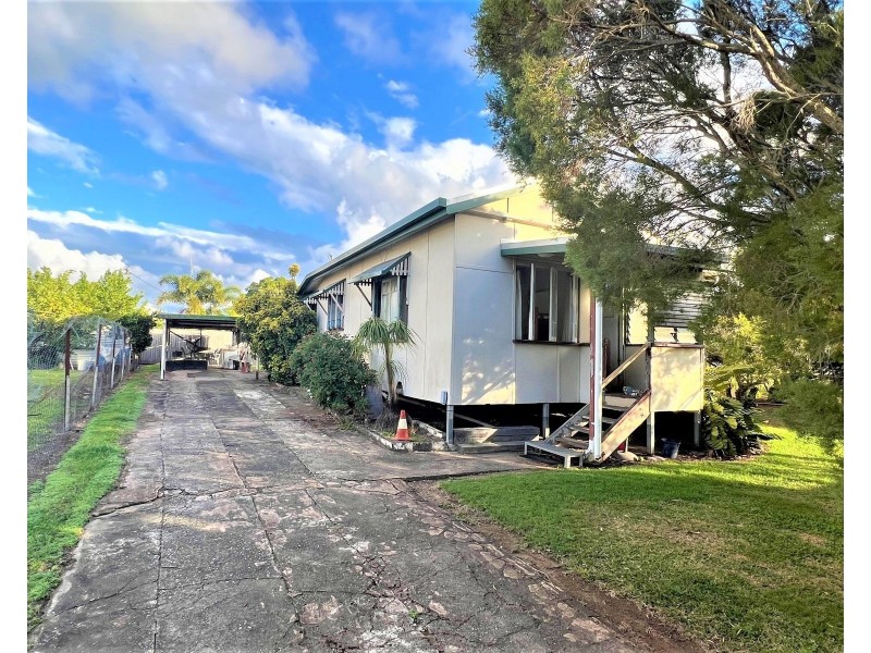 4 Phillips Street, Sarina QLD 4737