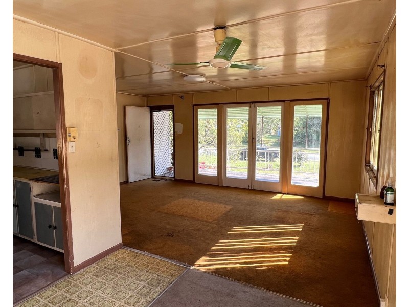 59 Range Road, Sarina QLD 4737