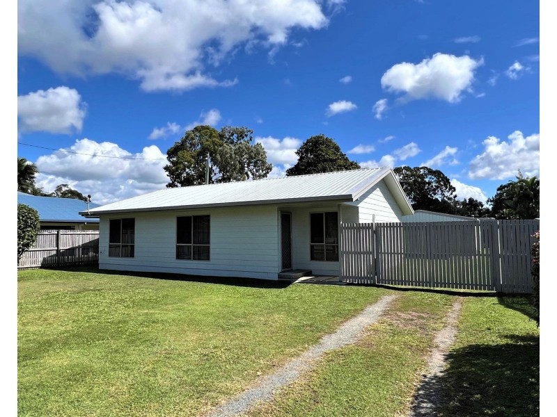 11 Manon Street, Armstrong Beach QLD 4737