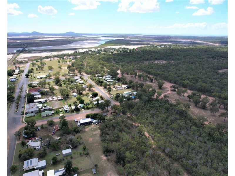 43 Railway Parade, St Lawrence QLD 4707