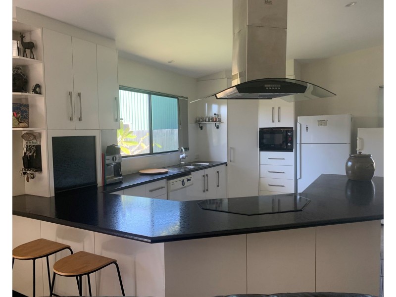 6 Aviland Drive, Seaforth QLD 4741