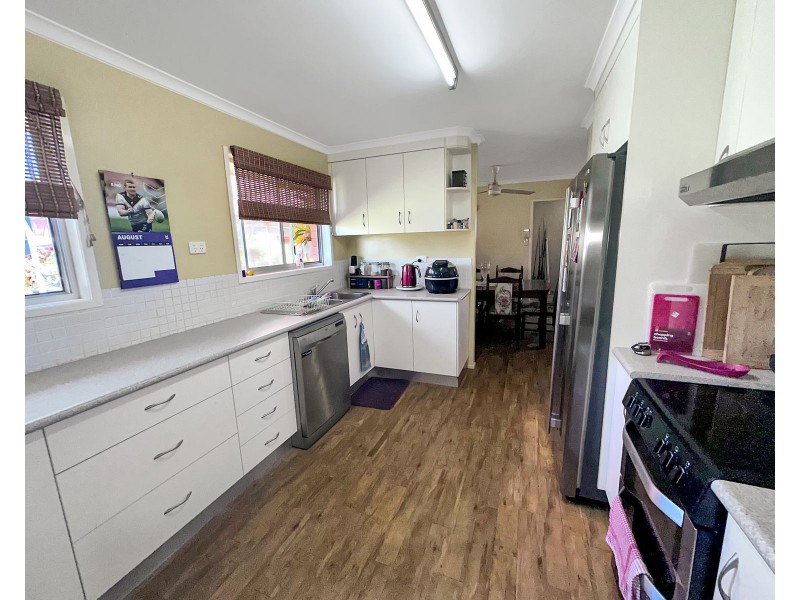 12 Churchill Avenue, Ooralea QLD 4740