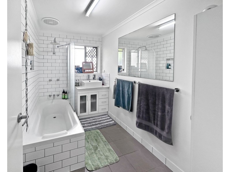 31 Mansfield Drive, Beaconsfield QLD 4740