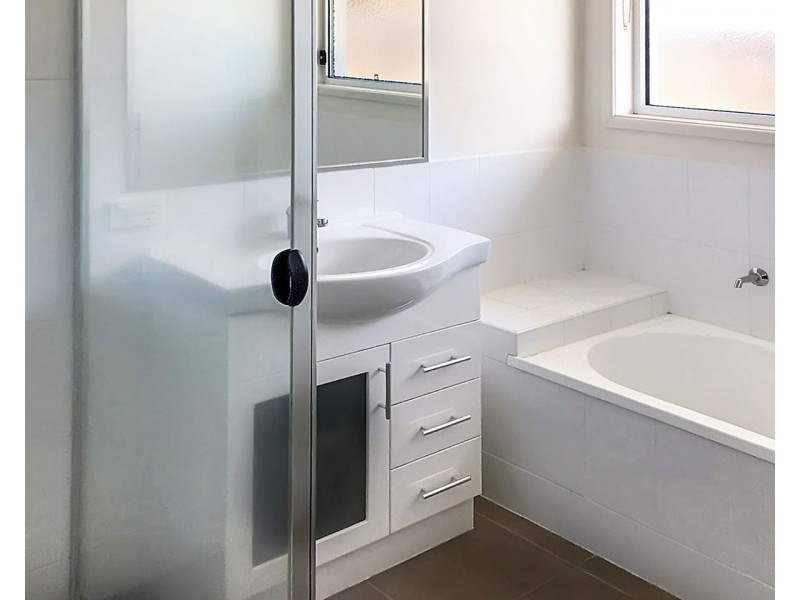 33 Elizabeth Street, Mirani QLD 4754