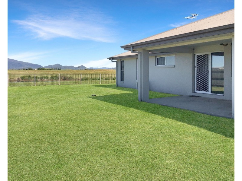 33 Elizabeth Street, Mirani QLD 4754