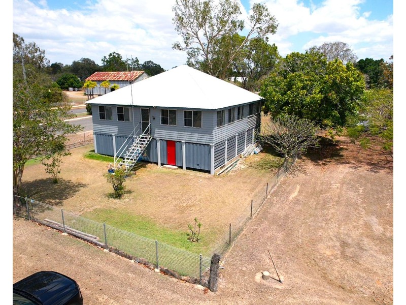 18 Railway Parade, St Lawrence QLD 4707