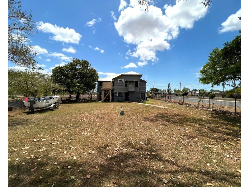 18 Railway Parade, St Lawrence QLD 4707