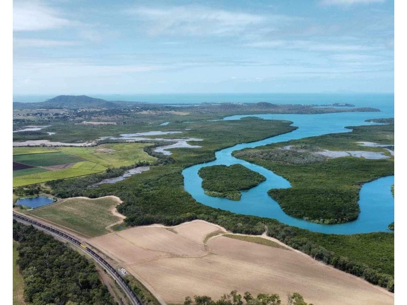 219 Moonlight Drive, Sarina QLD 4737