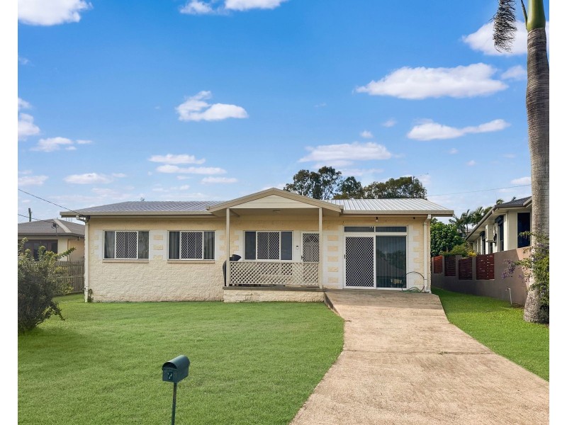 7 Brooksfield Drive, Sarina Beach QLD 4737