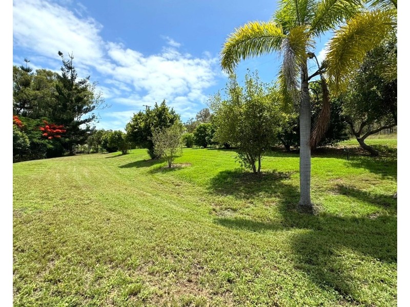 27 Flaggy Rock Road, Clairview QLD 4741